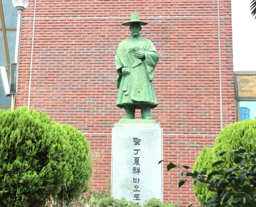 Statue of Saint Paul Jeong Ha-sang at Namcheon Cathedral Parish